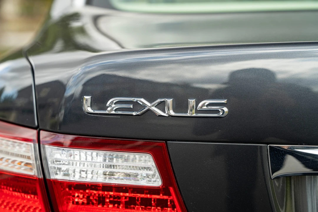 2009 Lexus LS 4th Gen - Image 24 of 31