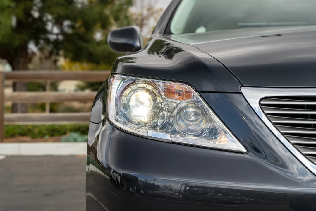 2009 Lexus LS 4th Gen - Image 14 of 31