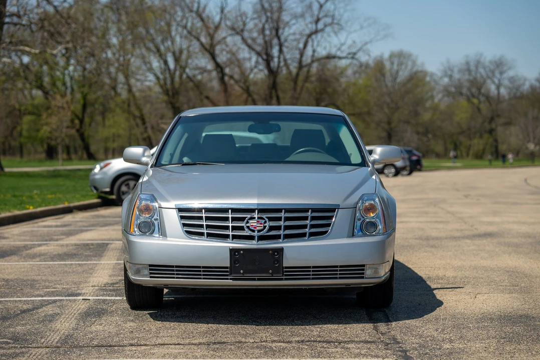 2010 Cadillac DTS - Image 11 of 31