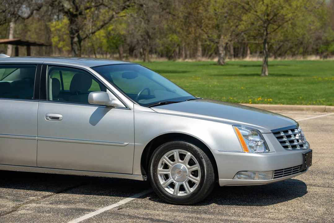 2010 Cadillac DTS - Image 12 of 31