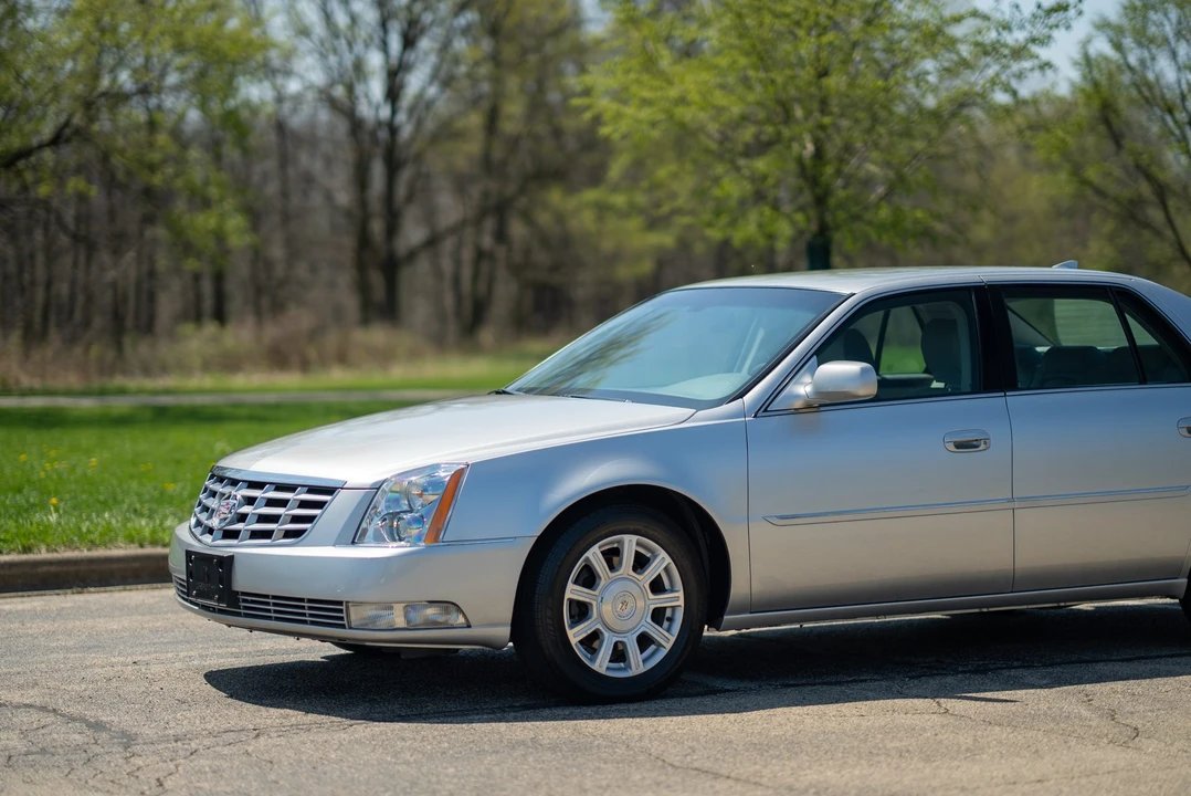 2010 Cadillac DTS - Image 17 of 31