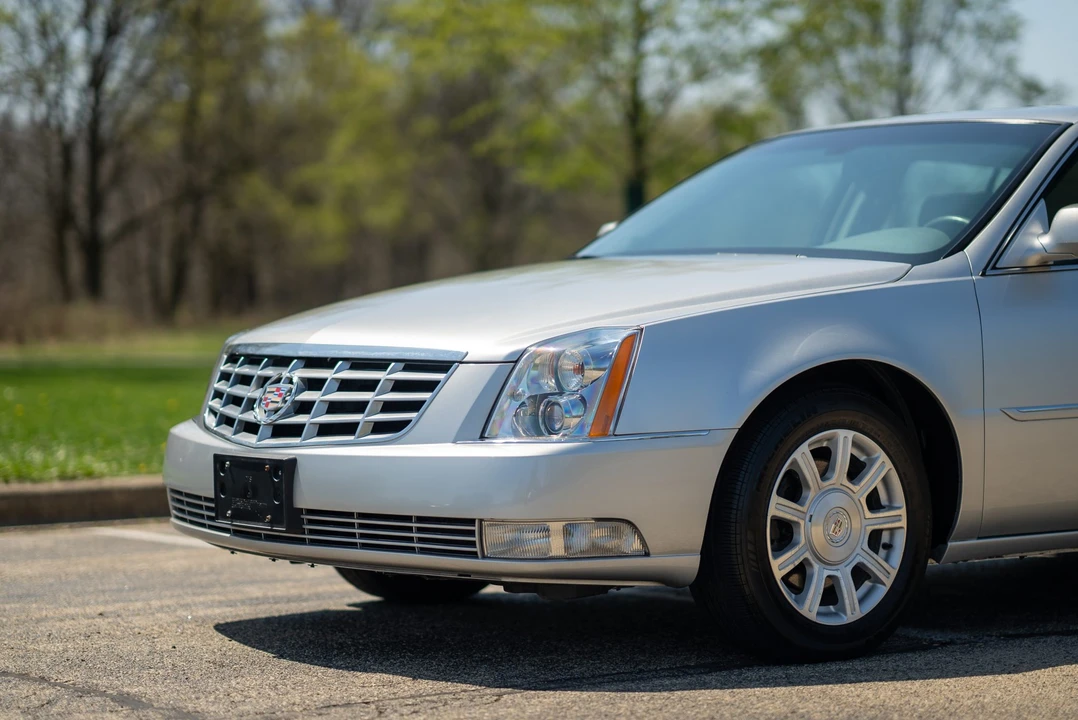2010 Cadillac DTS - Image 18 of 31