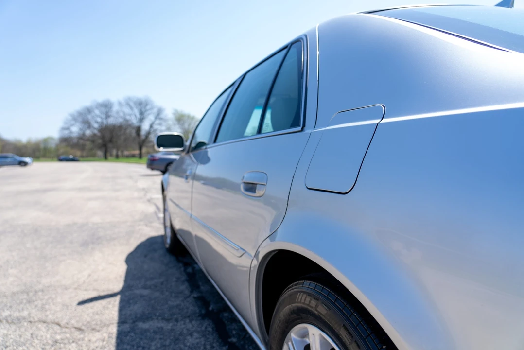 2010 Cadillac DTS - Image 15 of 31
