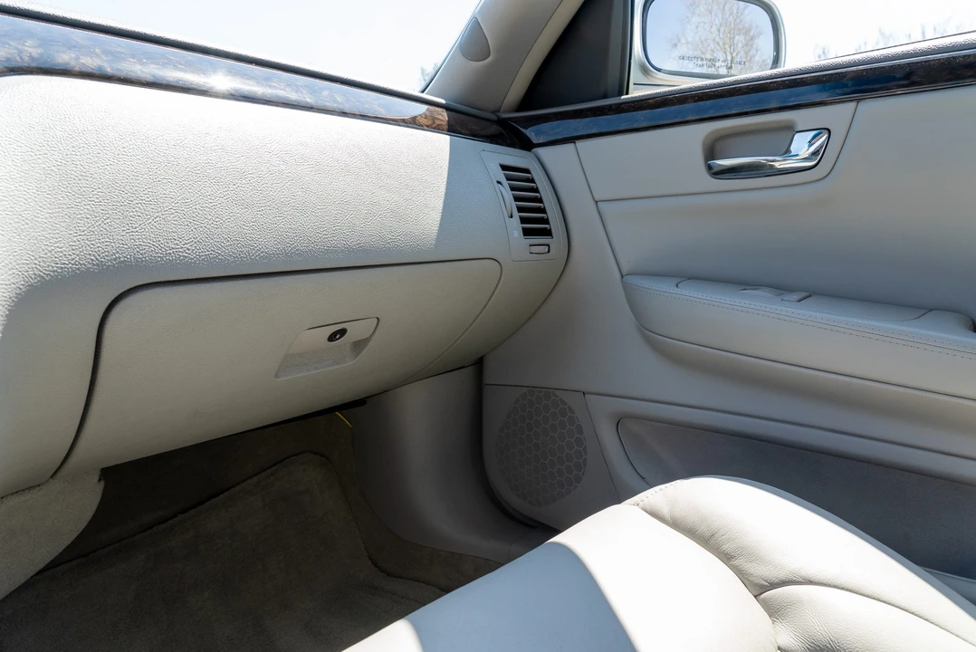 2010 Cadillac DTS - Image 31 of 31