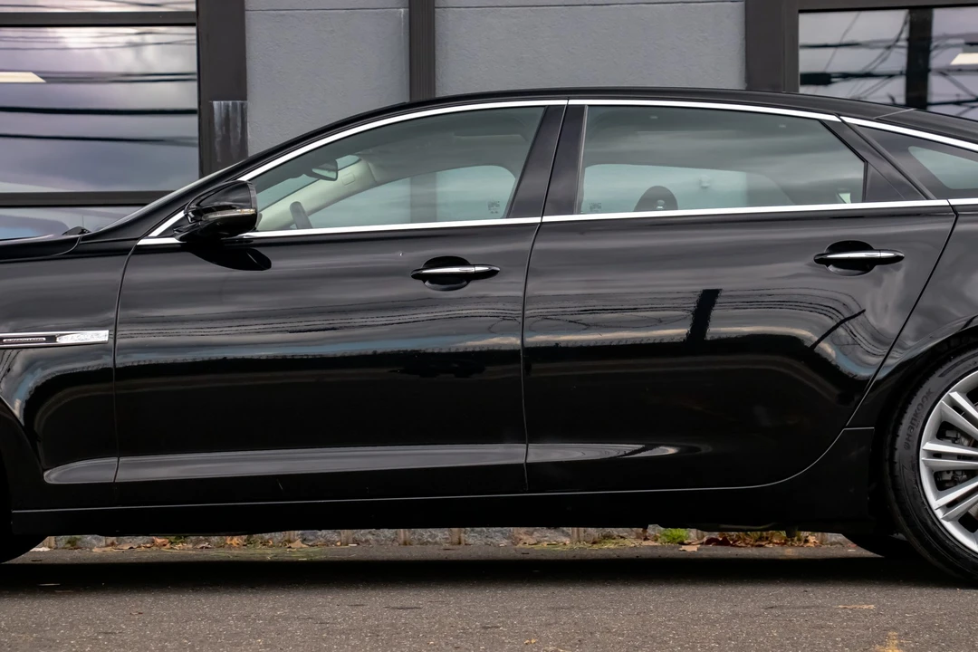 2011 Jaguar X351 XJ - Image 25 of 31