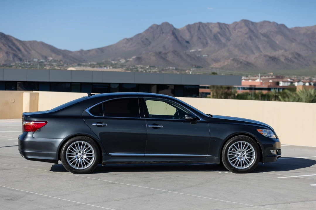 2011 Lexus LS 4th Gen - Image 7 of 31
