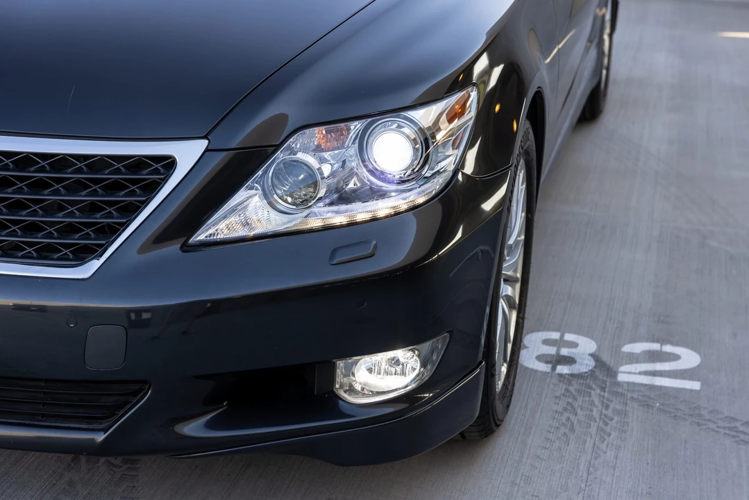 2011 Lexus LS 4th Gen - Image 15 of 31