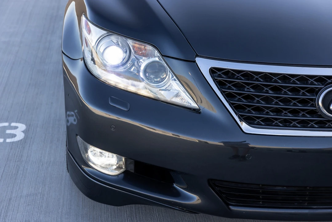 2011 Lexus LS 4th Gen - Image 14 of 31