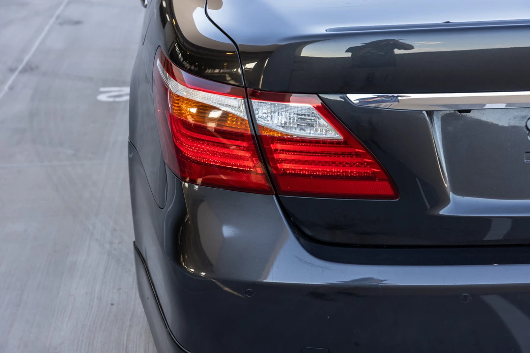 2011 Lexus LS 4th Gen - Image 29 of 31