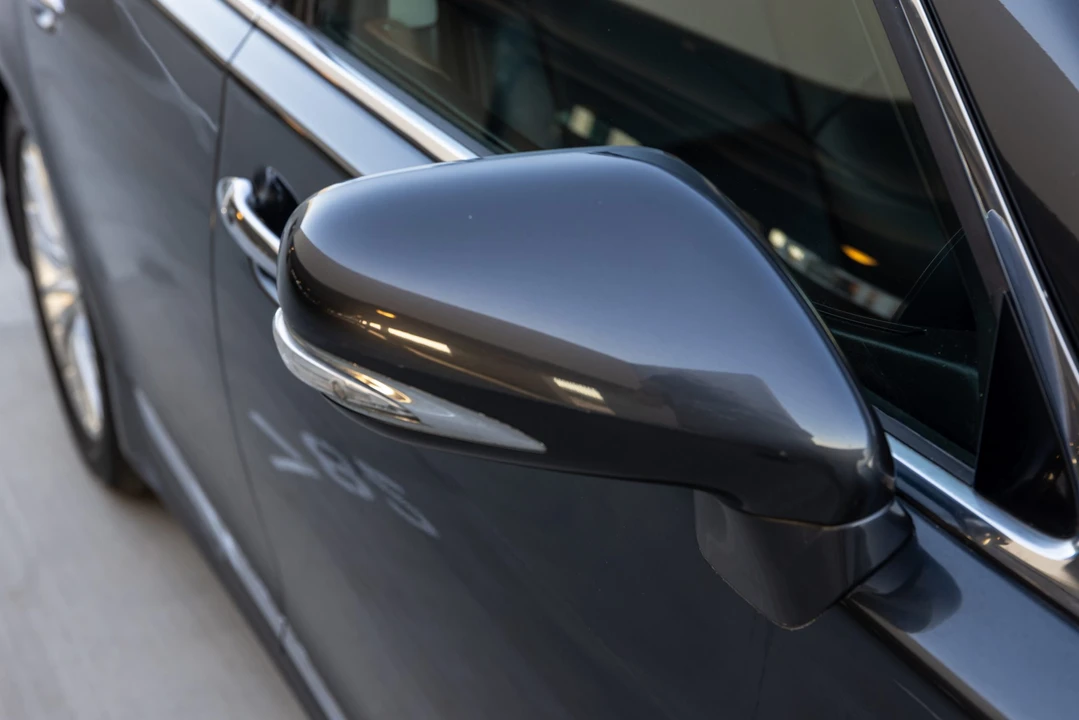 2011 Lexus LS 4th Gen - Image 19 of 31