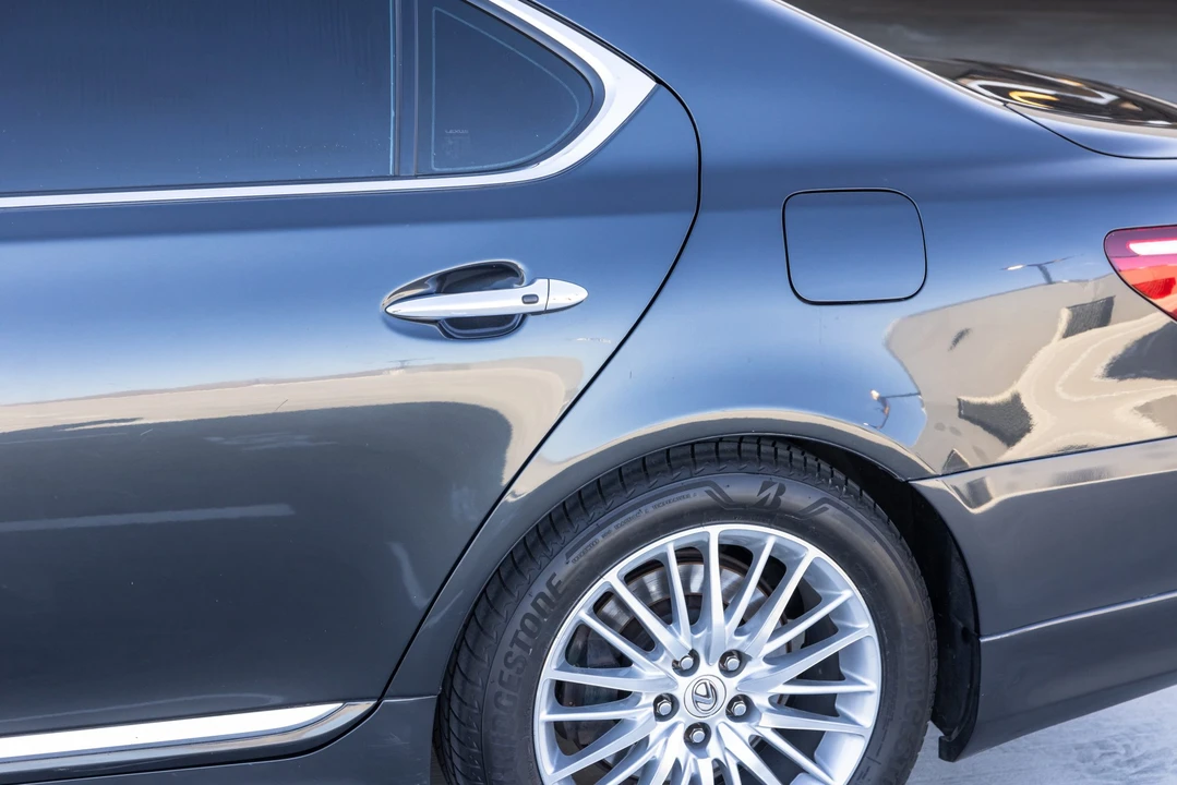 2011 Lexus LS 4th Gen - Image 25 of 31