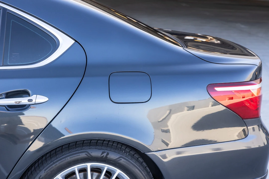 2011 Lexus LS 4th Gen - Image 26 of 31