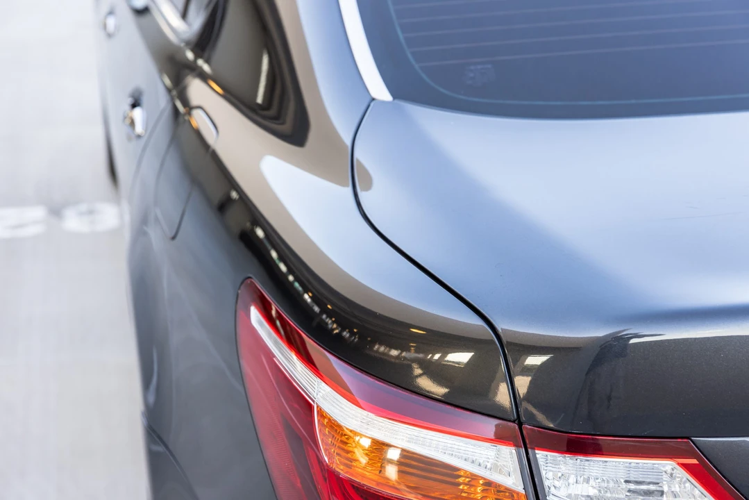 2011 Lexus LS 4th Gen - Image 28 of 31