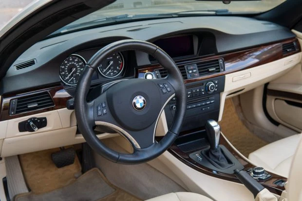2012 BMW E93 3 Series Convertible - Image 5 of 6