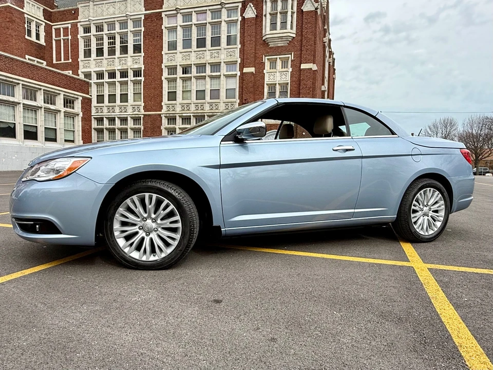 2012 Chrysler 200 - Image 23 of 31