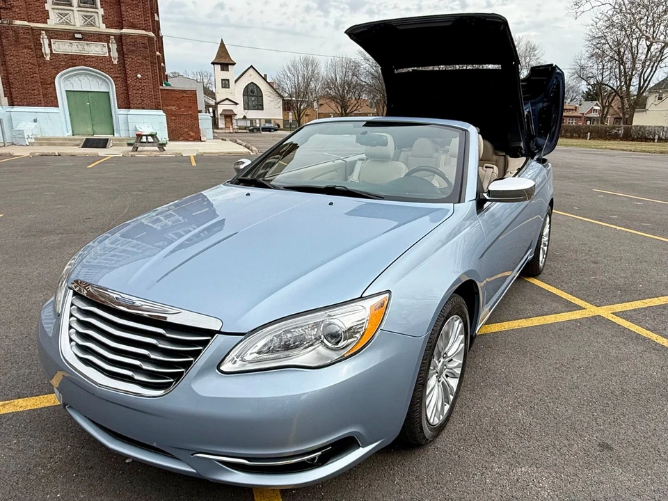 2012 Chrysler 200 - Image 19 of 31
