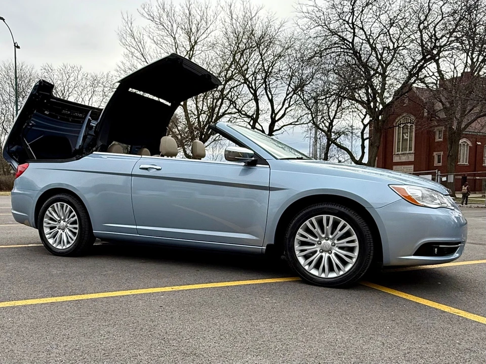 2012 Chrysler 200 - Image 18 of 31