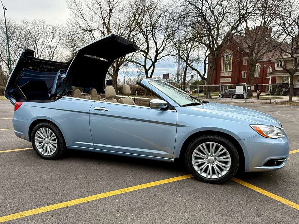 2012 Chrysler 200 - Image 17 of 31