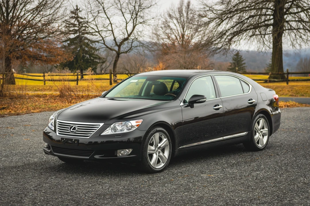 2012 Lexus LS 4th Gen - Image 10 of 31