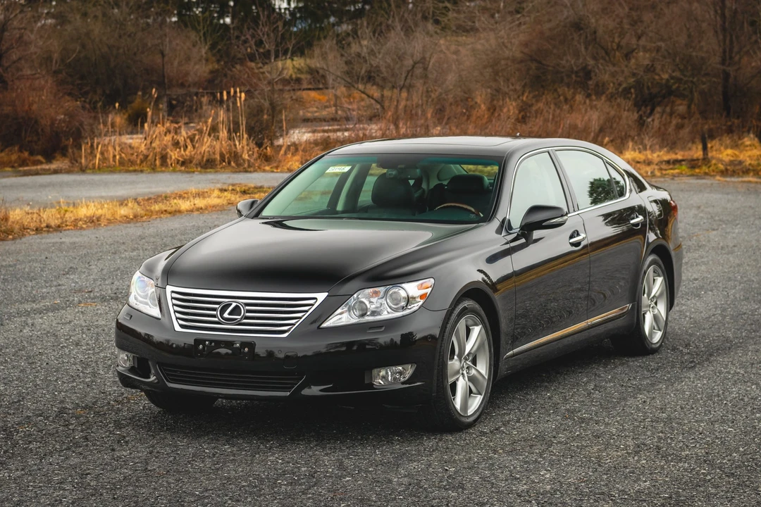 2012 Lexus LS 4th Gen - Image 2 of 31