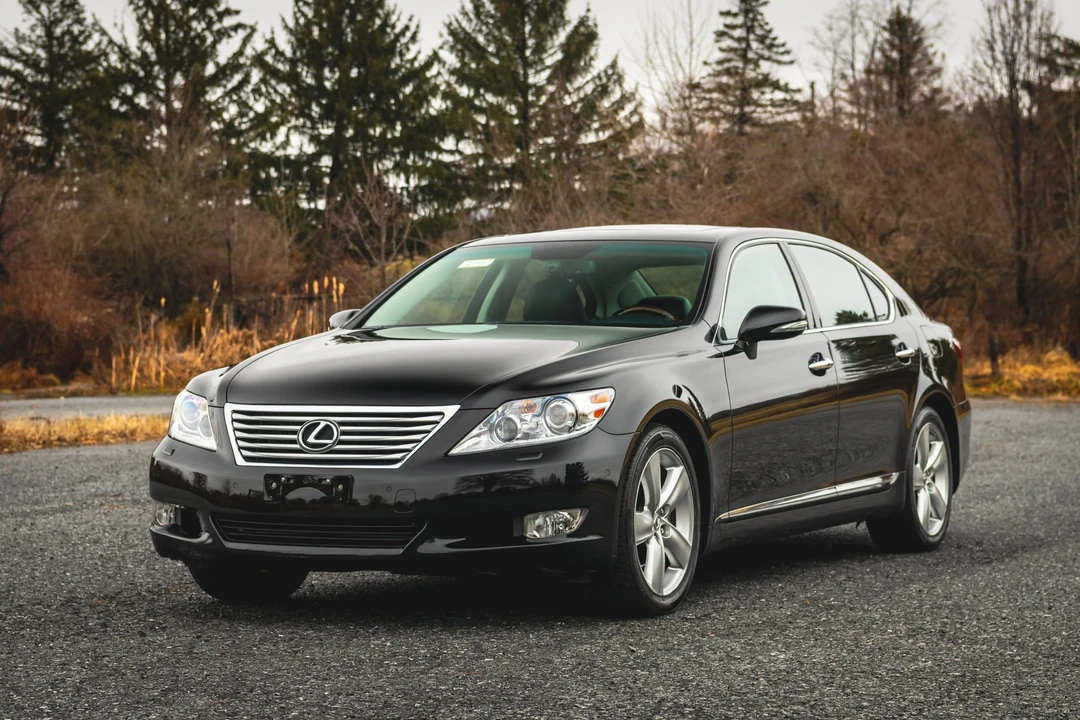 2012 Lexus LS 4th Gen - Image 3 of 31