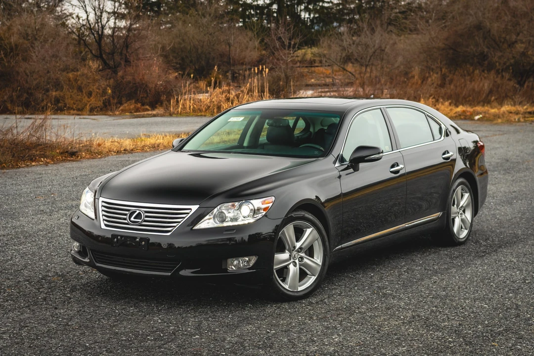 2012 Lexus LS 4th Gen - Image 5 of 31