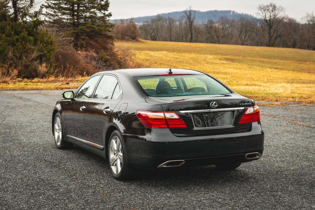 2012 Lexus LS 4th Gen - Image 23 of 31