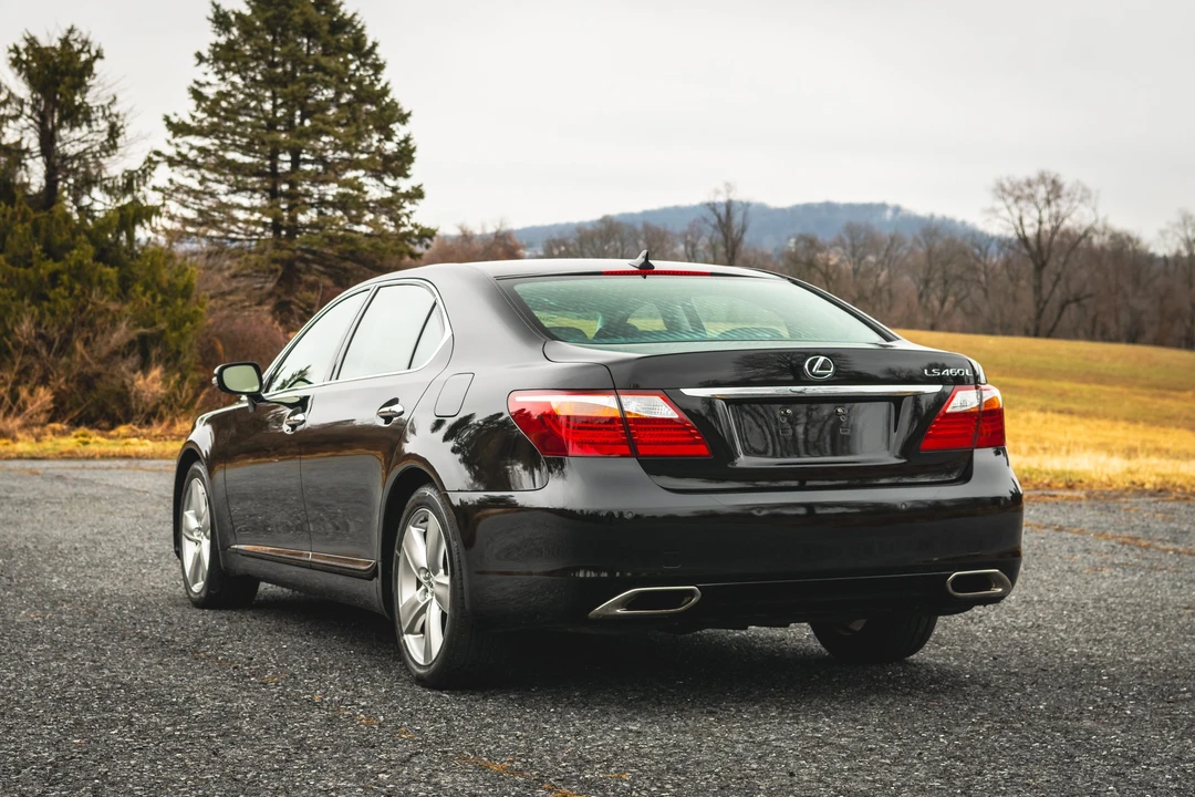 2012 Lexus LS 4th Gen - Image 24 of 31