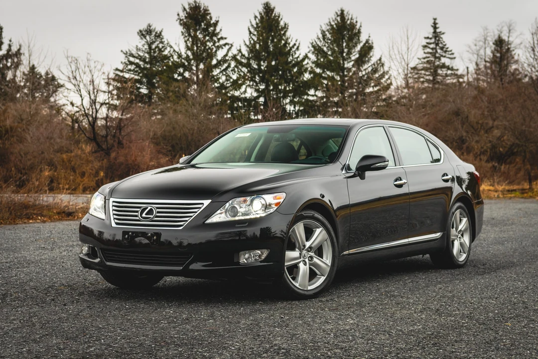 2012 Lexus LS 4th Gen - Image 4 of 31