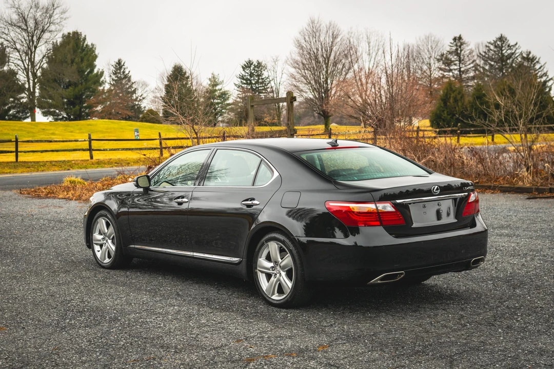 2012 Lexus LS 4th Gen - Image 21 of 31