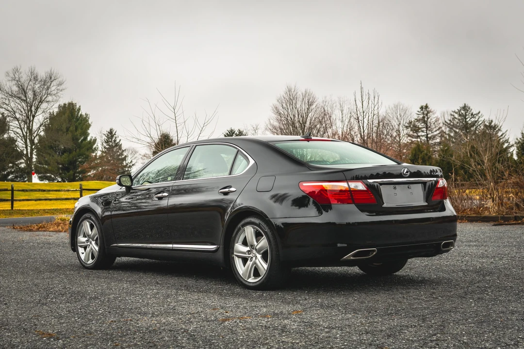 2012 Lexus LS 4th Gen - Image 19 of 31