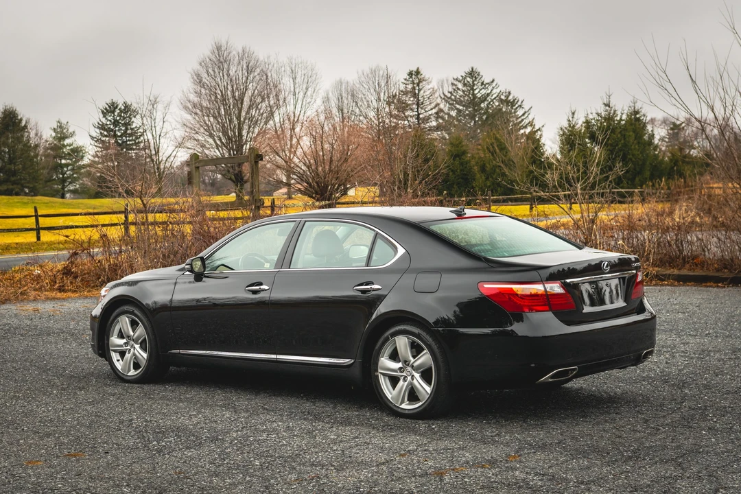 2012 Lexus LS 4th Gen - Image 18 of 31