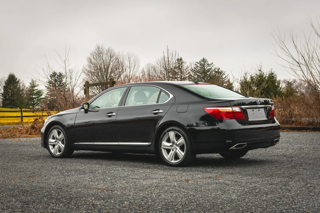 2012 Lexus LS 4th Gen - Image 17 of 31