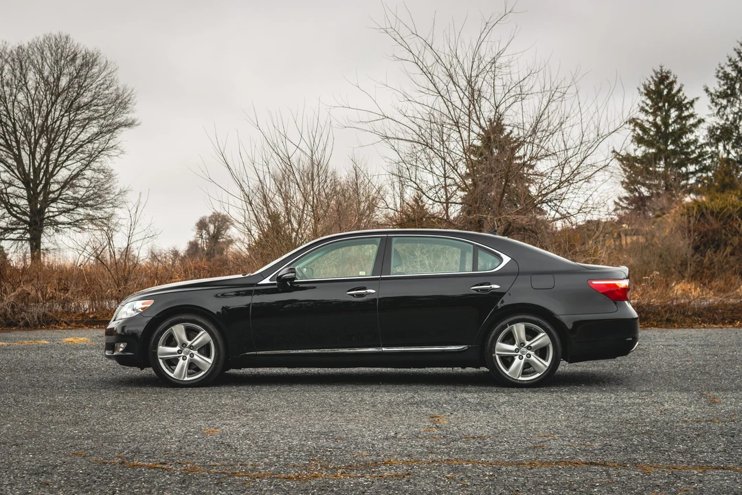 2012 Lexus LS 4th Gen - Image 16 of 31