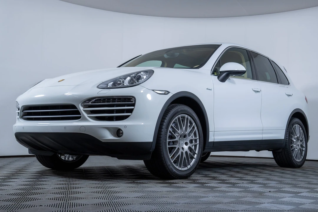 2013 Porsche 958 Cayenne Diesel - Image 2 of 31