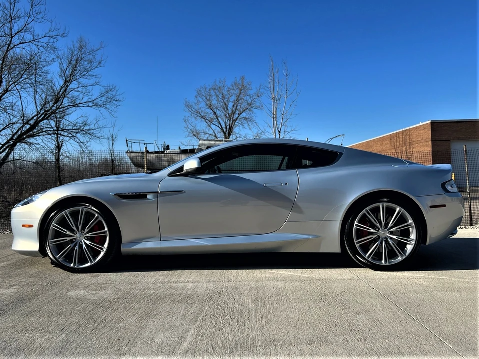 2015 Aston Martin DB9 - Image 17 of 31