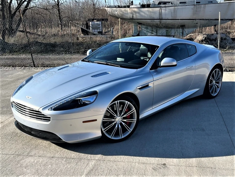 2015 Aston Martin DB9 - Image 2 of 31