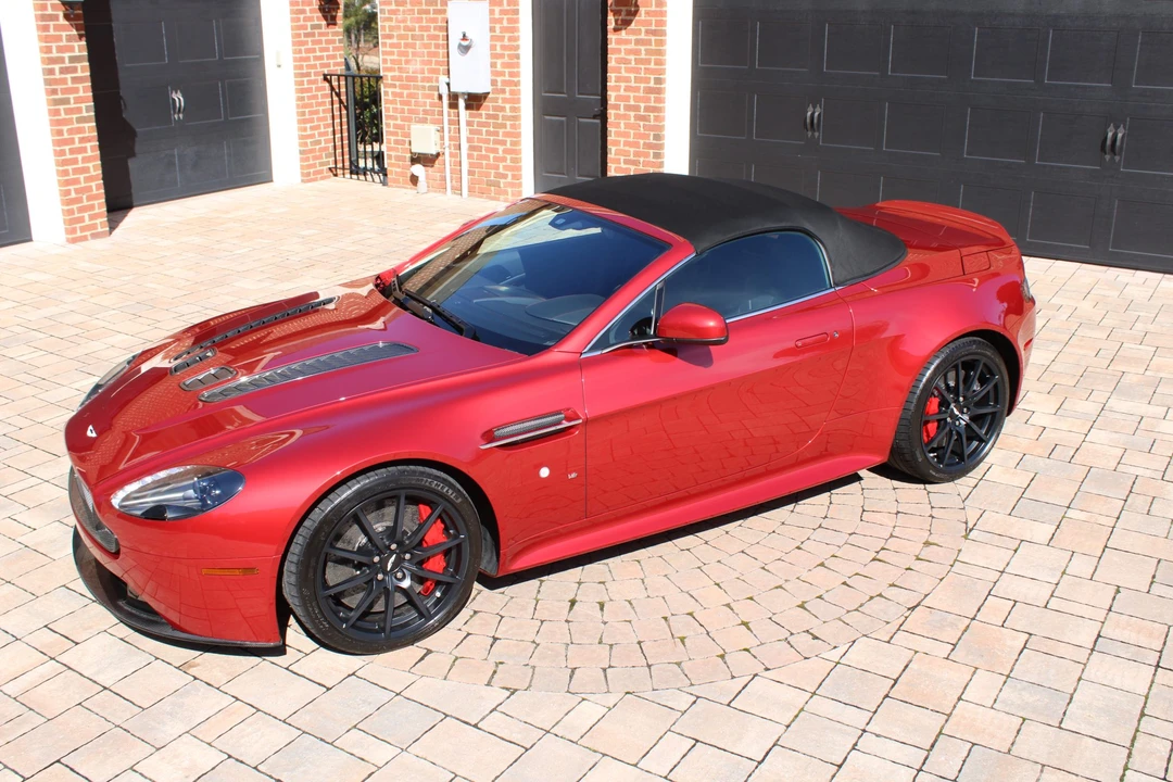2015 Aston Martin V12 Vantage (2010-2018) - Image 2 of 31