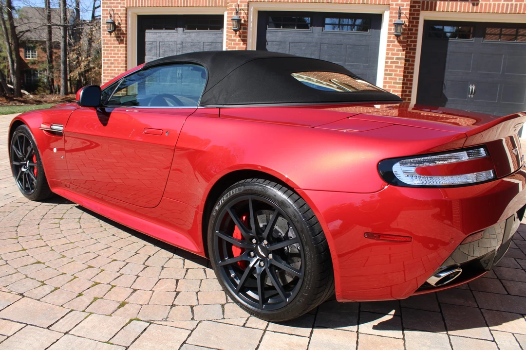 2015 Aston Martin V12 Vantage (2010-2018) - Image 26 of 31
