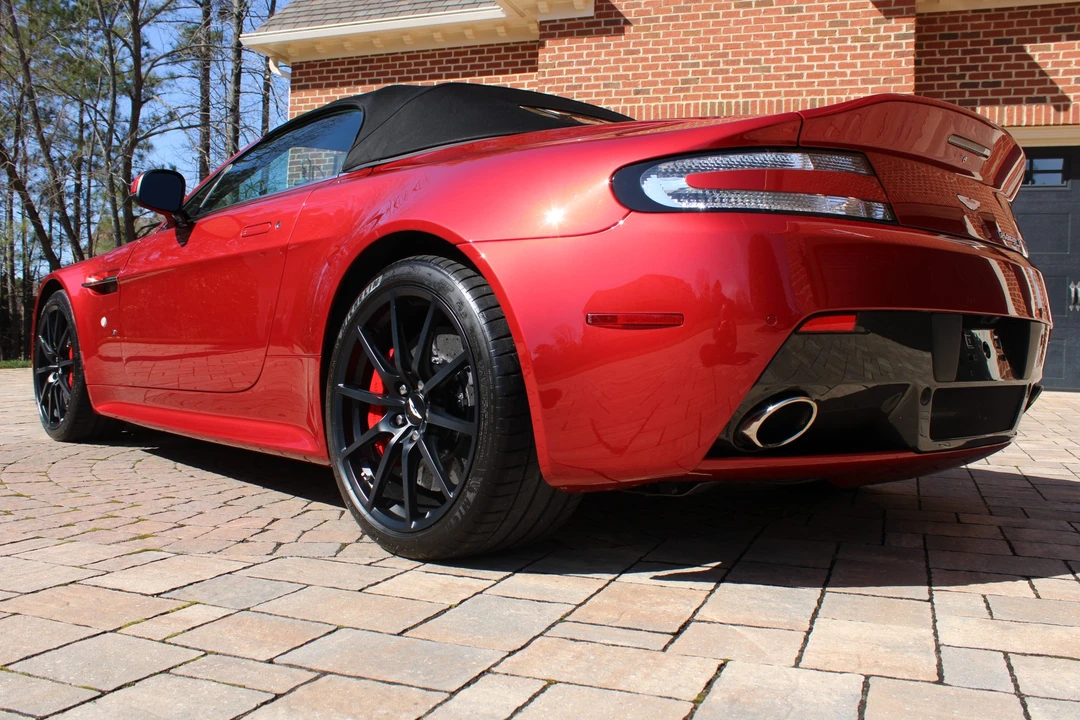 2015 Aston Martin V12 Vantage (2010-2018) - Image 25 of 31