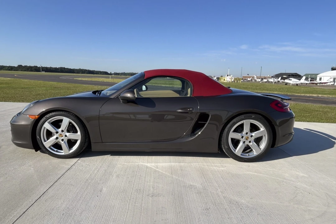 2015 Porsche 981 Boxster - Image 9 of 31