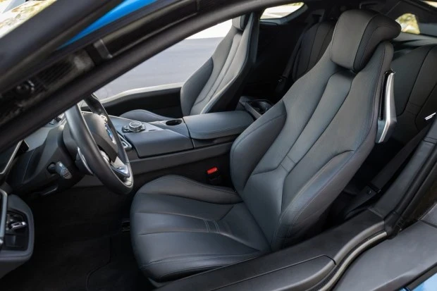 2016 BMW i8 - Image 4 of 6