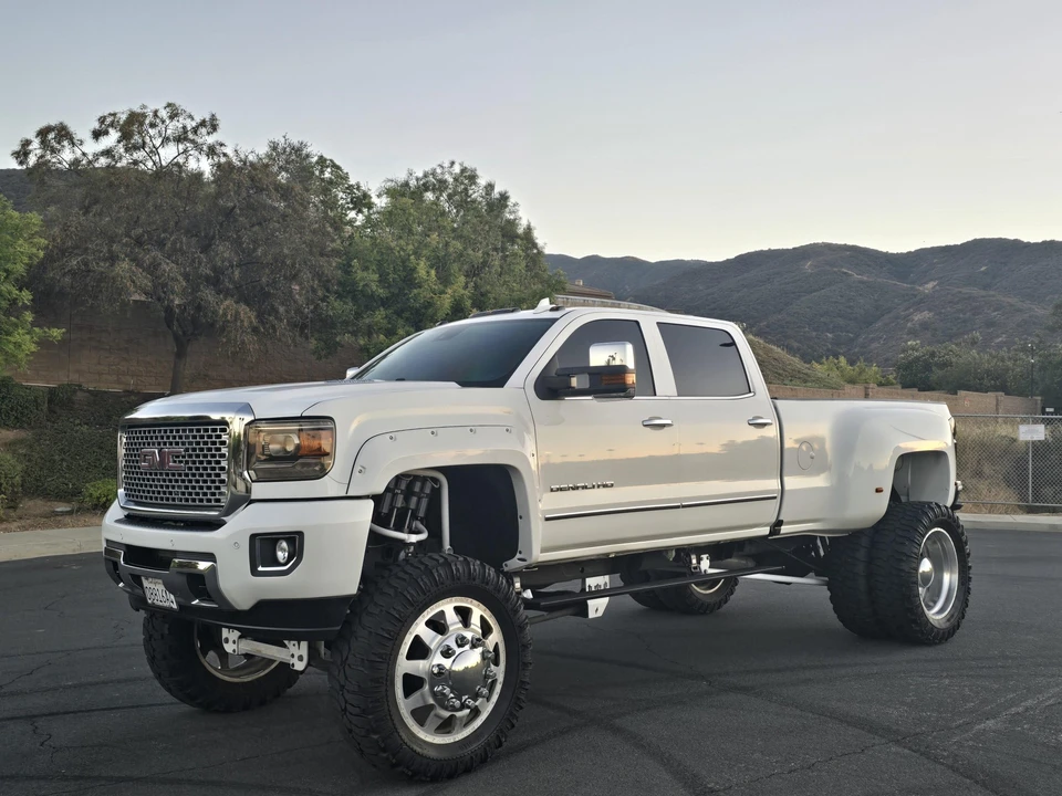 2016 GMC Sierra Heavy Duty 4th Gen - Image 3 of 31