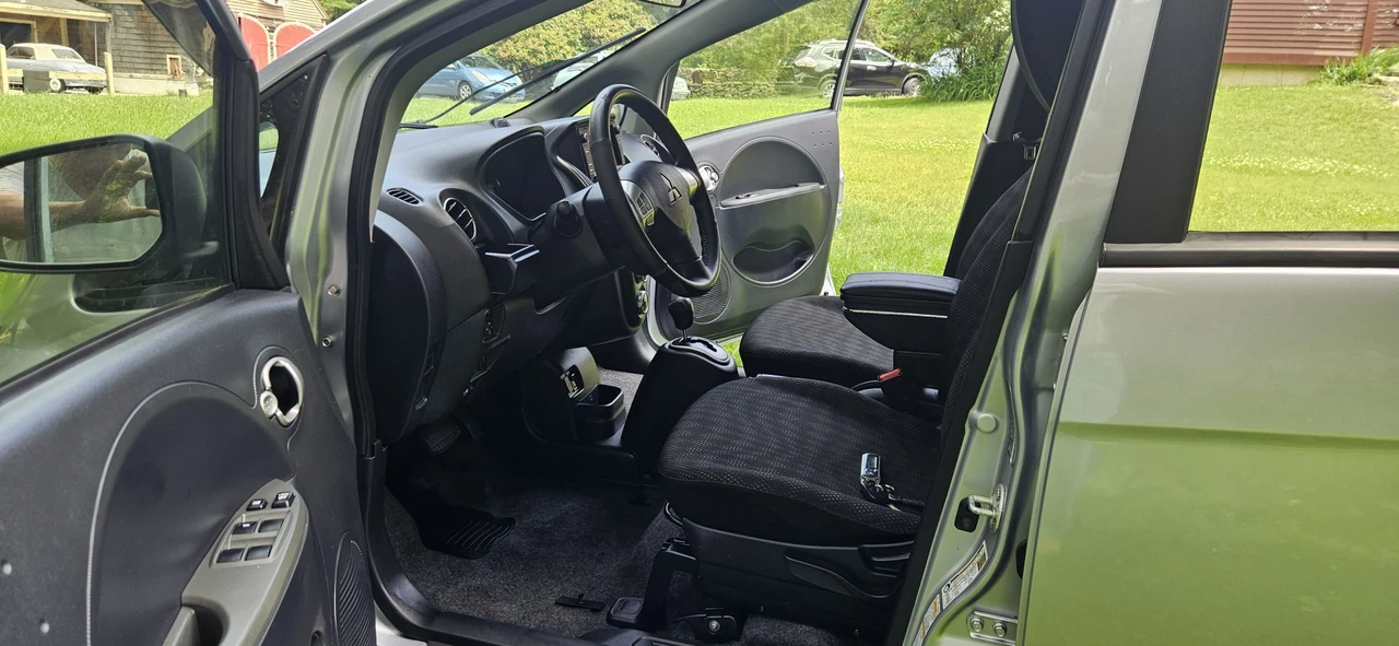 2016 Mitsubishi i-MiEV - Image 29 of 31