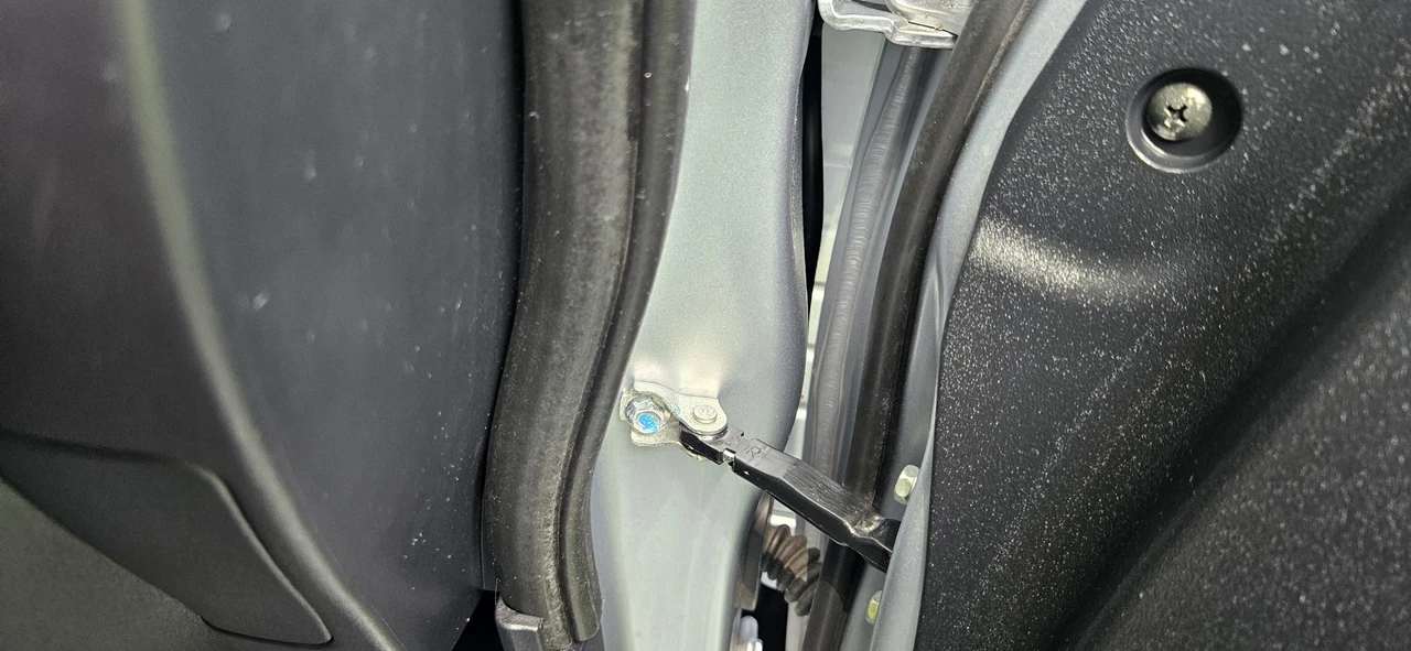2016 Mitsubishi i-MiEV - Image 28 of 31