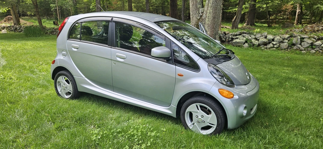 2016 Mitsubishi i-MiEV - Image 6 of 31