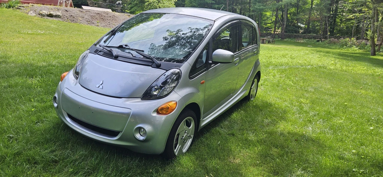 2016 Mitsubishi i-MiEV - Image 3 of 31