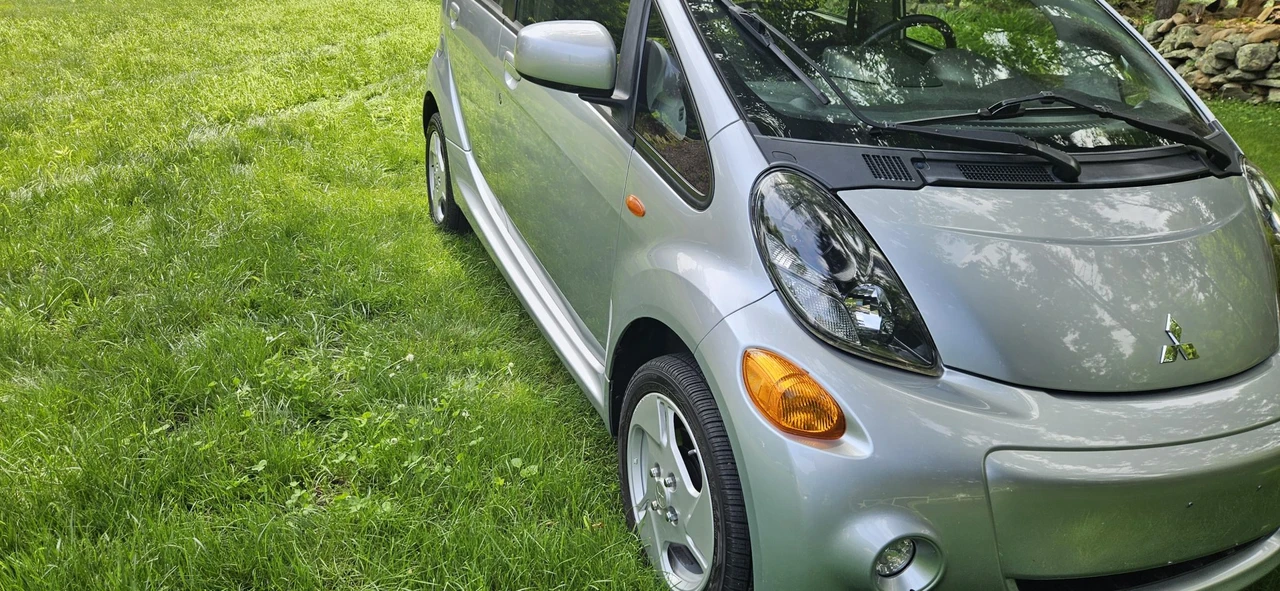 2016 Mitsubishi i-MiEV - Image 14 of 31