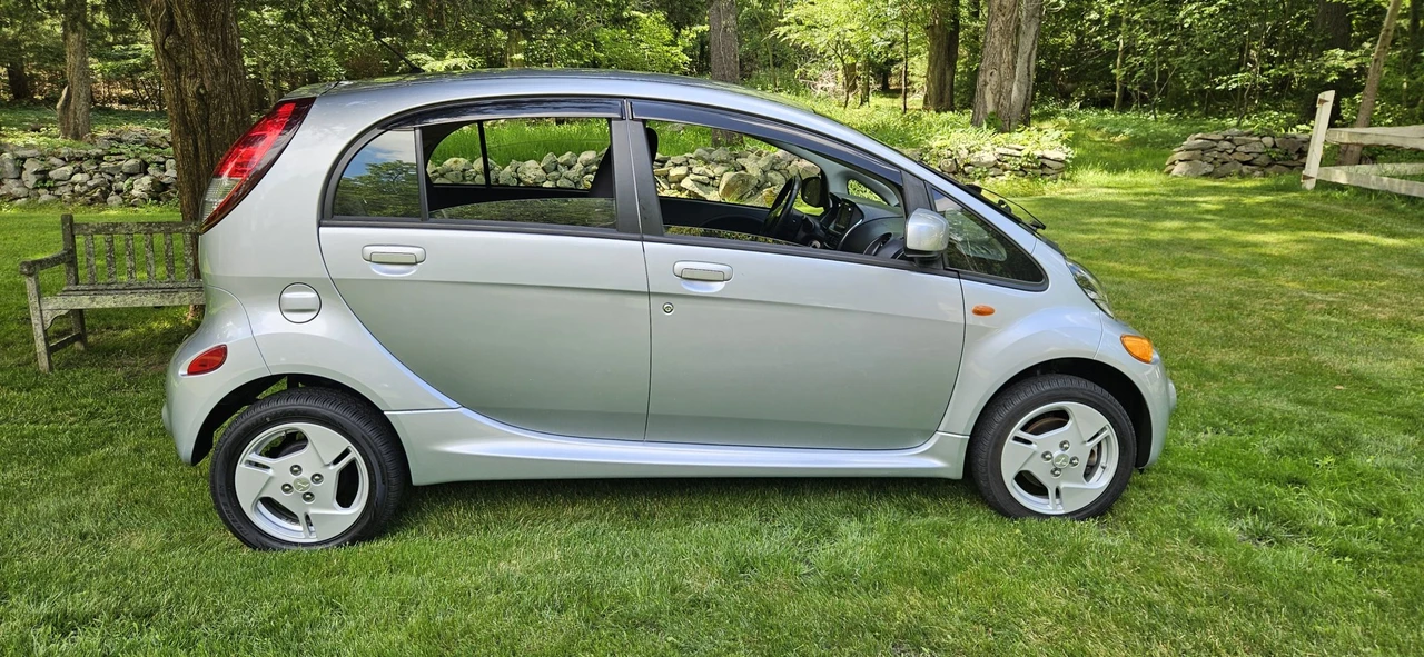 2016 Mitsubishi i-MiEV - Image 7 of 31