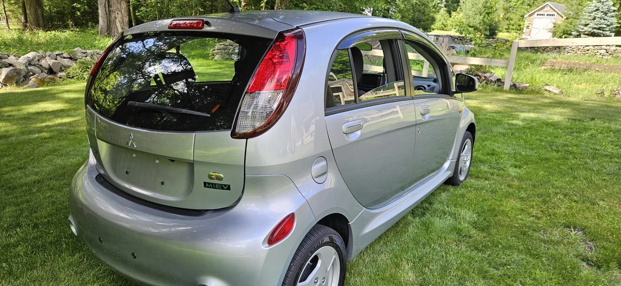 2016 Mitsubishi i-MiEV - Image 8 of 31
